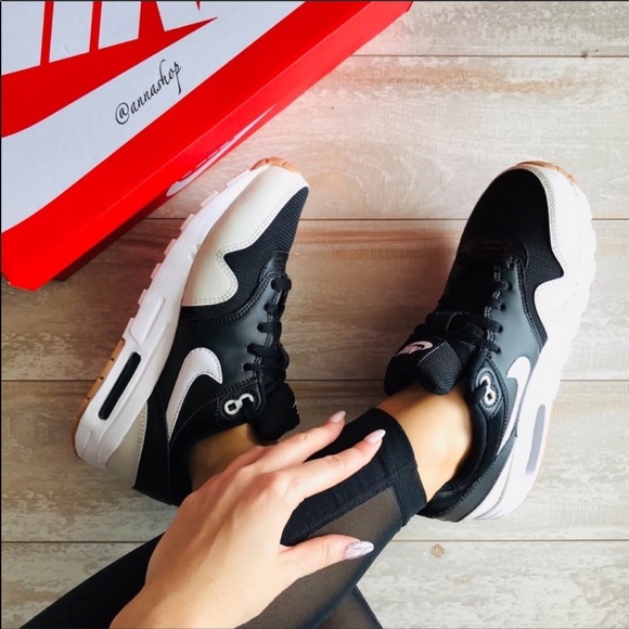 Nike Shoes - NWT Nike Air Max 1